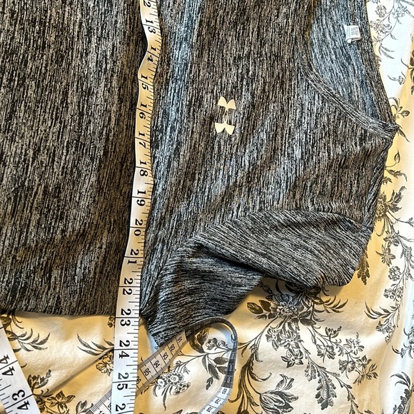 Under Armour XL ladies - Picture 3 of 5